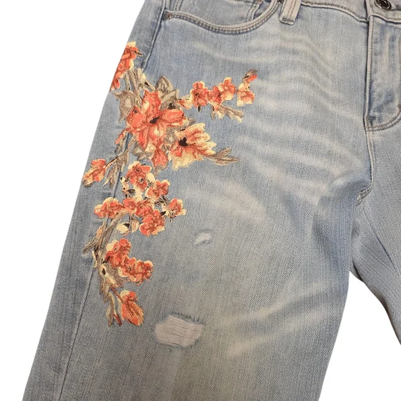 WHBM The Girlfriend Floral Embroidered Light Blue Jeans Size 6 - Picture 2 of 16
